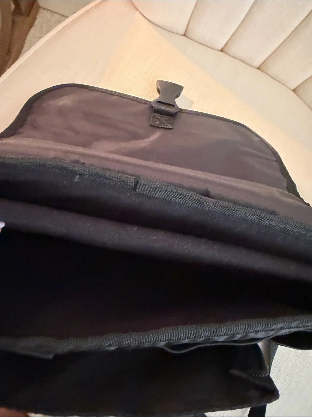 Targus Black & Gray Messenger Bag for zip